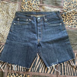 NWOT LEVI “raw hem” SHORTS